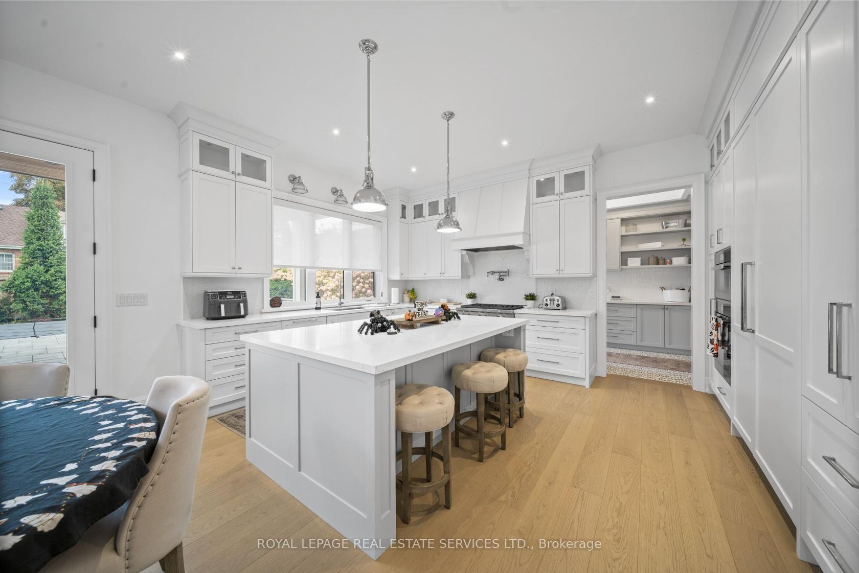 Photo 10 at 8 Graywood Drive, Rosethorn, Toronto Photo 10 at 8 Graywood Drive, Rosethorn, Toronto