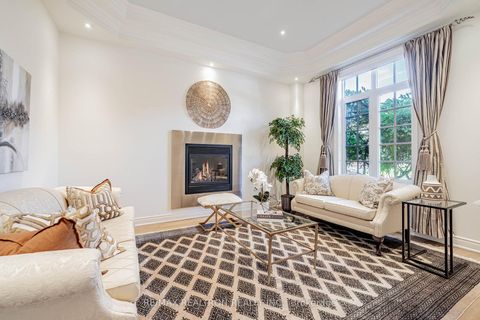 Photo 5 at 423 Paradelle Drive, Oak Ridges Lake Wilcox, Richmond Hill