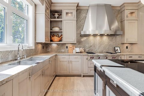 Photo 11 at 423 Paradelle Drive, Oak Ridges Lake Wilcox, Richmond Hill