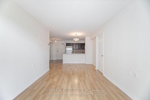 Photo 10 at 616 - 872 Sheppard Avenue W, Bathurst Manor, Toronto