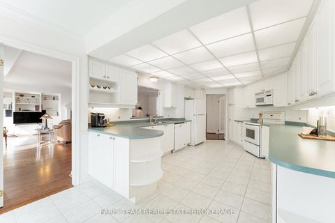 Photo 5 at 307 - 85 Wellington Street W, Aurora Village, Aurora