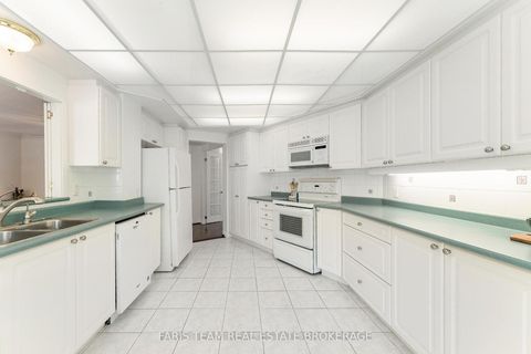 Photo 7 at 307 - 85 Wellington Street W, Aurora Village, Aurora