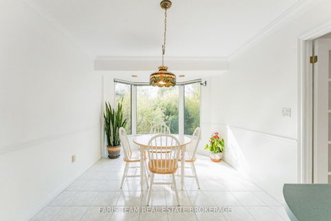 Photo 12 at 307 - 85 Wellington Street W, Aurora Village, Aurora