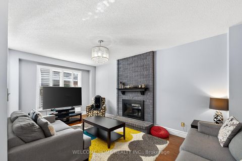 Photo 12 at 1037 Sandcliff Drive E, Pinecrest, Oshawa