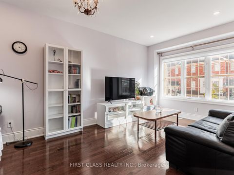 Photo 4 at 24 Golden Spruce Lane, Maple, Vaughan