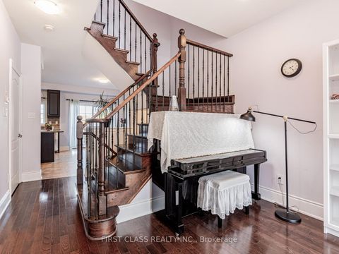 Photo 5 at 24 Golden Spruce Lane, Maple, Vaughan