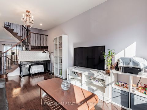 Photo 6 at 24 Golden Spruce Lane, Maple, Vaughan