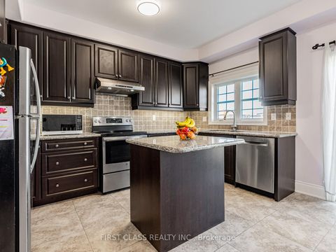 Photo 9 at 24 Golden Spruce Lane, Maple, Vaughan