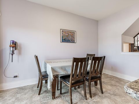 Photo 12 at 24 Golden Spruce Lane, Maple, Vaughan