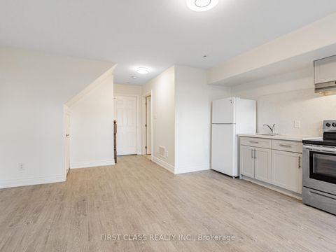 Photo 24 at 24 Golden Spruce Lane, Maple, Vaughan