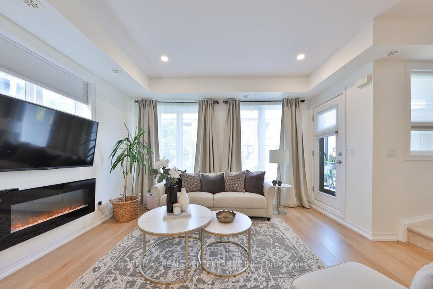 Photo 3 at 71 - 130 Twenty Fourth Street, Long Branch, Toronto Photo 3 at 71 - 130 Twenty Fourth Street, Long Branch, Toronto