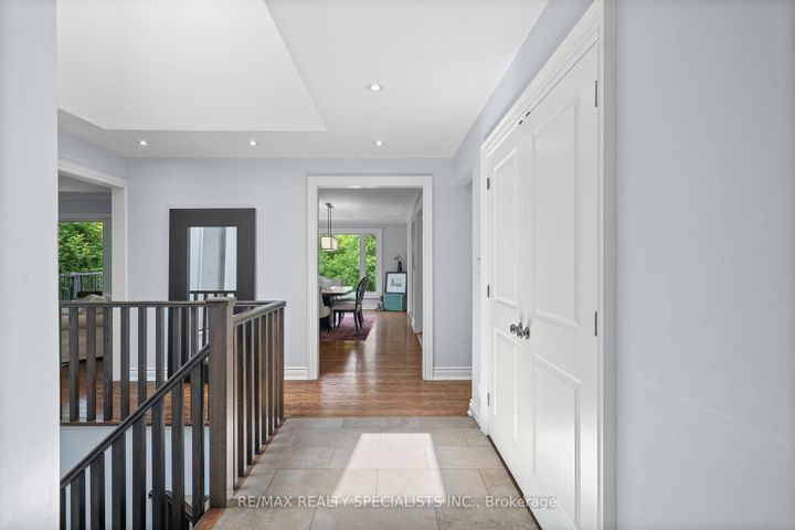 Photo 7 at 42 Heathview Avenue, Bayview Village, Toronto