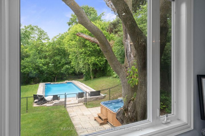 Photo 11 at 42 Heathview Avenue, Bayview Village, Toronto