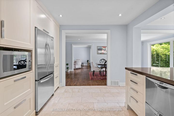 Photo 18 at 42 Heathview Avenue, Bayview Village, Toronto