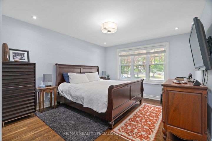 Photo 24 at 42 Heathview Avenue, Bayview Village, Toronto