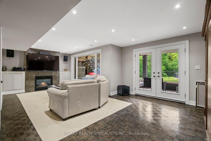 Photo 33 at 42 Heathview Avenue, Bayview Village, Toronto