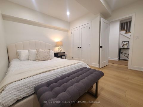 Photo 42 at 21 South Kingsway, Swansea, Toronto