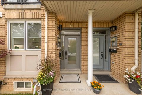 Photo 2 at 12 Market Garden Mews, Queensway, Toronto