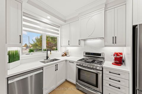 Photo 5 at 12 Market Garden Mews, Queensway, Toronto