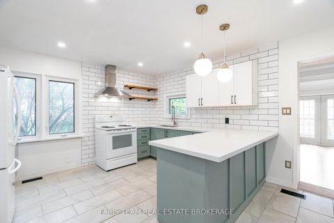 Photo 4 at 3 John Drive, Cookstown, Innisfil