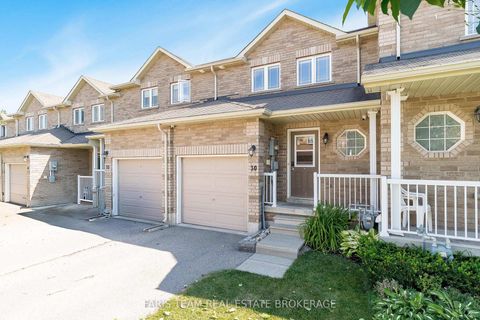 Photo 2 at 30 Southwoods Crescent, Holly, Barrie