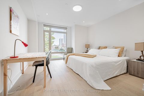 Photo 12 at 7 Flax Field Lane, Willowdale West, Toronto