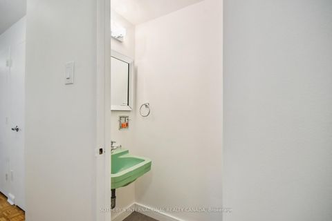 Photo 24 at 512 - 120 Rosedale valley Road, Moore Park, Toronto Photo 24 at 512 - 120 Rosedale valley Road, Moore Park, Toronto