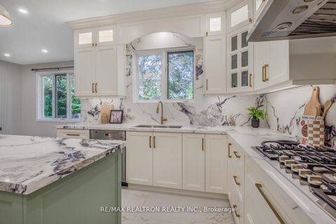 Photo 11 at 20 Pathlane Road, Langstaff, Richmond Hill