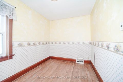 Photo 5 at 113 Fifth Street, New Toronto, Toronto