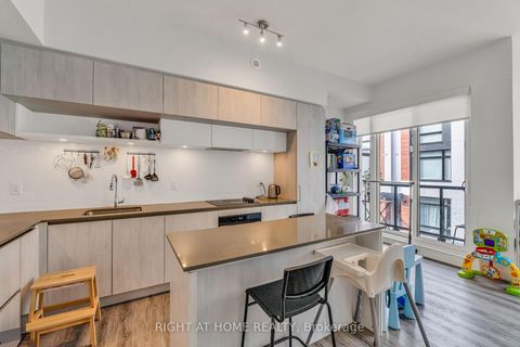 Photo 2 at 907 - 2 Steckley House Lane, Rural Richmond Hill, Richmond Hill Photo 2 at 907 - 2 Steckley House Lane, Rural Richmond Hill, Richmond Hill