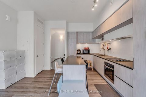 Photo 11 at 907 - 2 Steckley House Lane, Rural Richmond Hill, Richmond Hill Photo 11 at 907 - 2 Steckley House Lane, Rural Richmond Hill, Richmond Hill