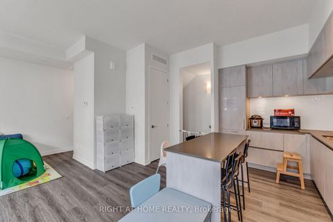 Photo 12 at 907 - 2 Steckley House Lane, Rural Richmond Hill, Richmond Hill Photo 12 at 907 - 2 Steckley House Lane, Rural Richmond Hill, Richmond Hill