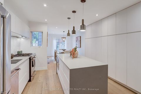 Photo 11 at 466 Montrose Avenue, Little Italy, Toronto