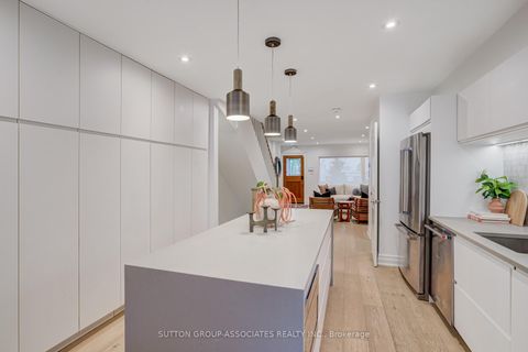 Photo 12 at 466 Montrose Avenue, Little Italy, Toronto