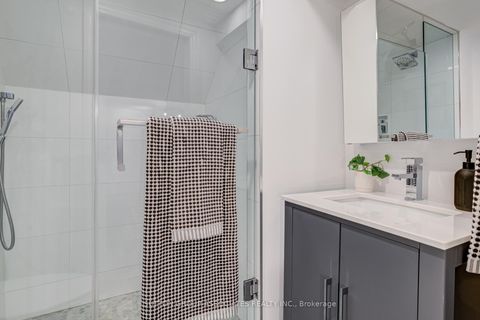 Photo 29 at 466 Montrose Avenue, Little Italy, Toronto Photo 29 at 466 Montrose Avenue, Little Italy, Toronto