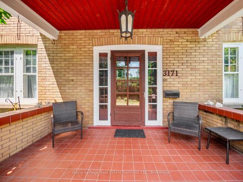 Photo 4 at 3175 Lakeshore Road W, BR Bronte, Oakville