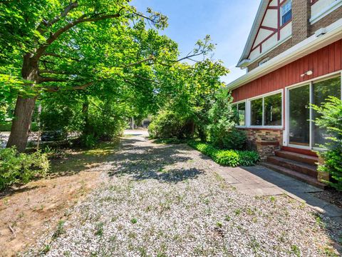 Photo 32 at 3175 Lakeshore Road W, BR Bronte, Oakville