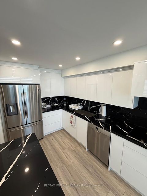 Photo 5 at PH503 - 5785 Yonge Street, Newtonbrook East, Toronto Photo 5 at PH503 - 5785 Yonge Street, Newtonbrook East, Toronto