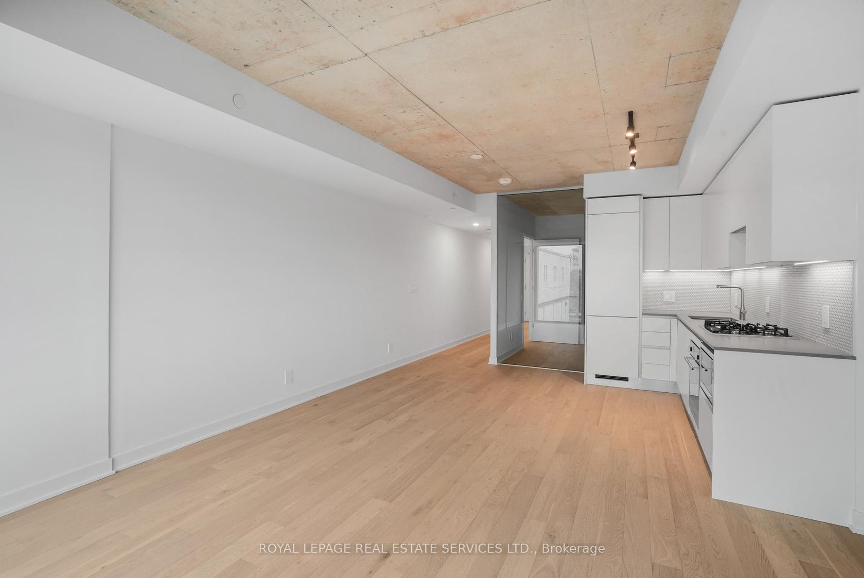 Photo 4 at 302 - 2720 Dundas Street W, Junction Area, Toronto Photo 4 at 302 - 2720 Dundas Street W, Junction Area, Toronto