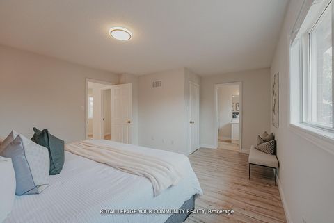 Photo 25 at 550 Greig Circle, College Manor, Newmarket