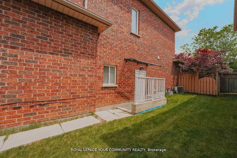 Photo 31 at 550 Greig Circle, College Manor, Newmarket