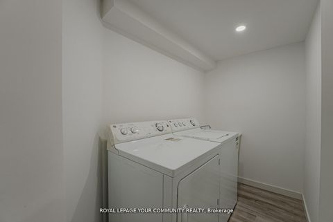 Photo 34 at 550 Greig Circle, College Manor, Newmarket