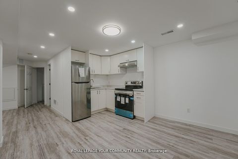 Photo 35 at 550 Greig Circle, College Manor, Newmarket