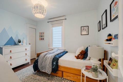 Photo 12 at 241 Glebemount Avenue, East York, Toronto