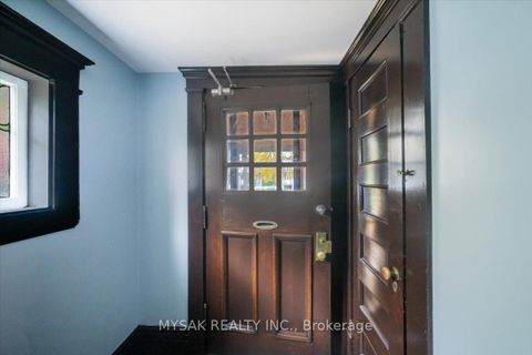 Photo 6 at 137 Annette Street, Junction Area, Toronto