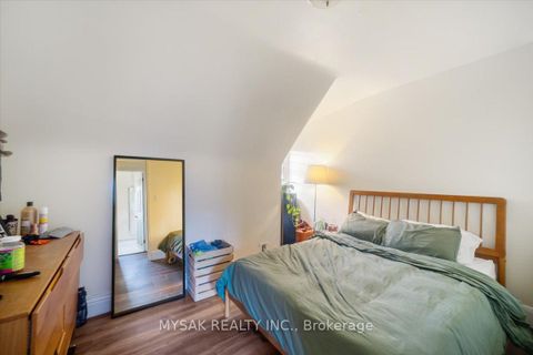 Photo 11 at 137 Annette Street, Junction Area, Toronto