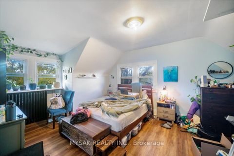 Photo 12 at 137 Annette Street, Junction Area, Toronto