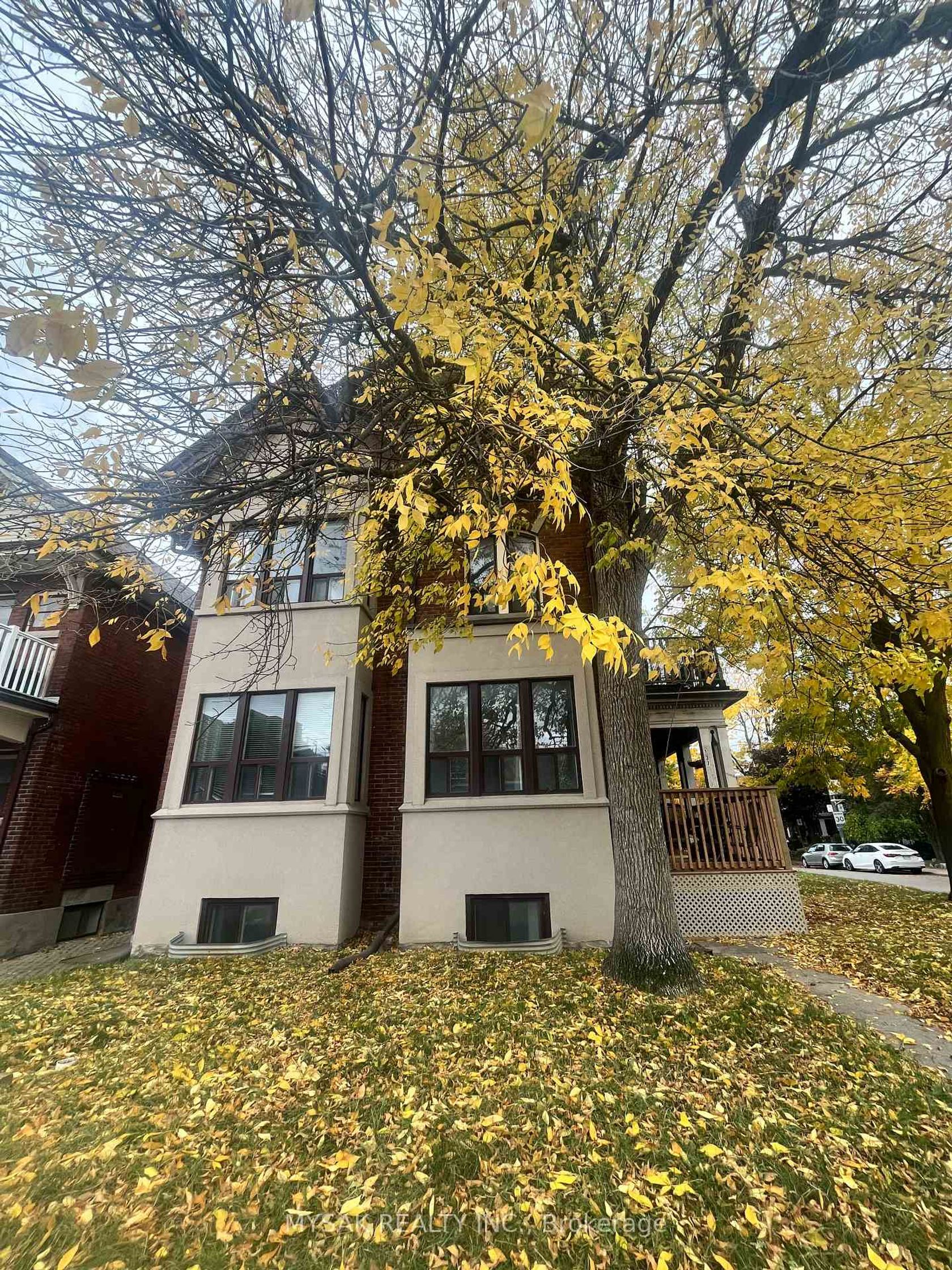 Photo 2 at 137 Annette Street, Junction Area, Toronto Photo 2 at 137 Annette Street, Junction Area, Toronto