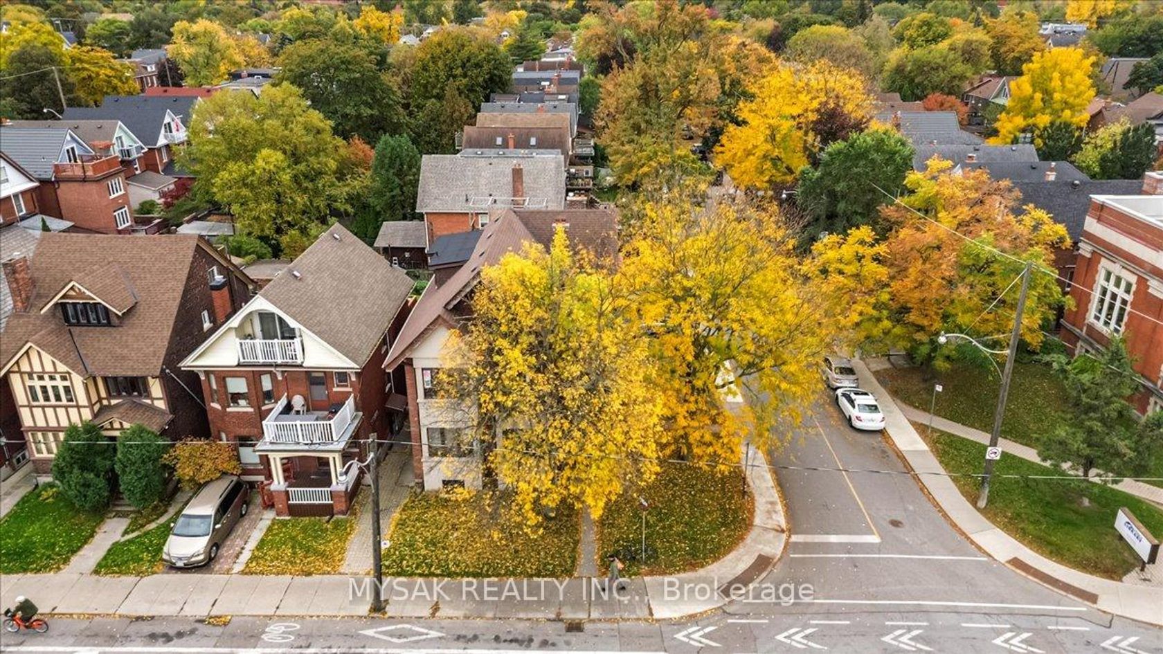 Photo 4 at 137 Annette Street, Junction Area, Toronto Photo 4 at 137 Annette Street, Junction Area, Toronto