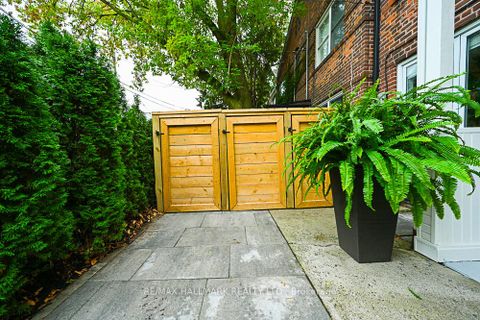 Photo 2 at 3318 Bathurst Street, Lawrence, Toronto